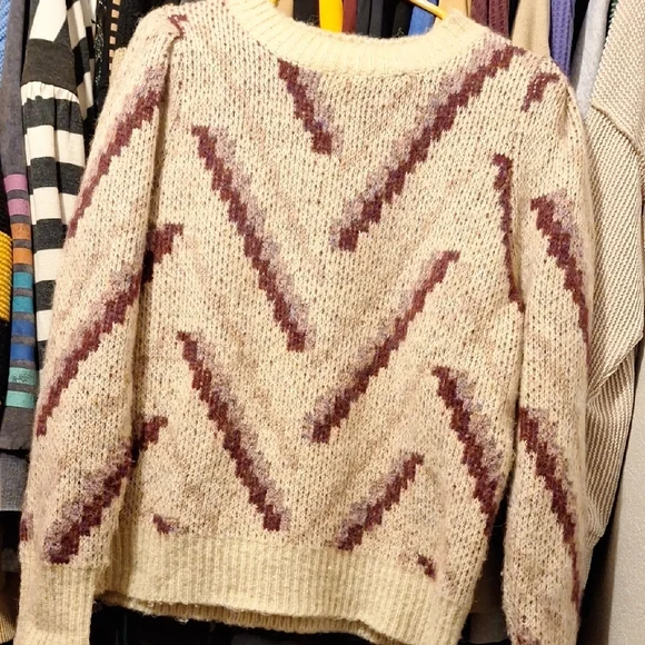 Entro Cream and Purple Chevron Sweater From Avara, Size M - Picture 2 of 5